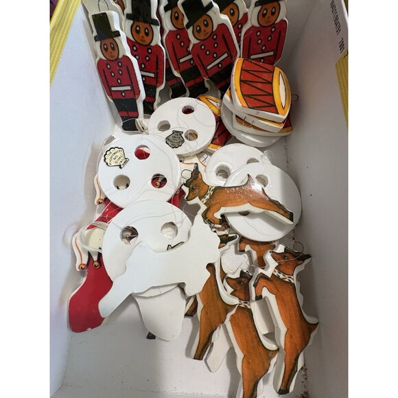 Lot of Vtg 1983, 84 Beachcombers Int'lSoldiers, Drums, Deers, Stockings Read - Picture 7 of 7